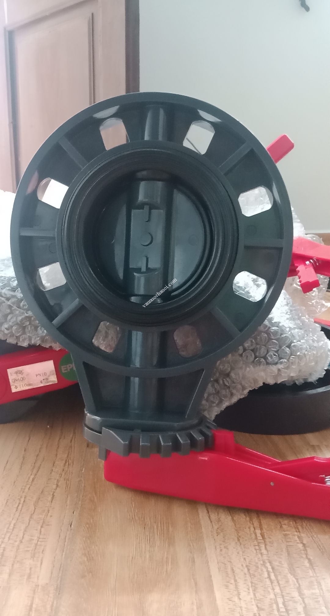 van_buom_nhua_tay_gat2