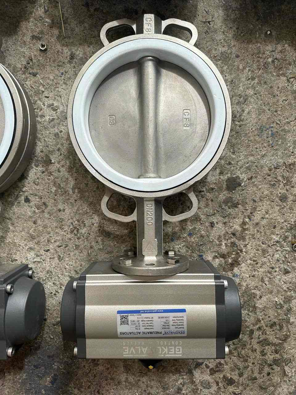 van_buom_dieu_khien_khi_nen_inox_1