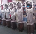 Van dao có tai điều khiển khí nén